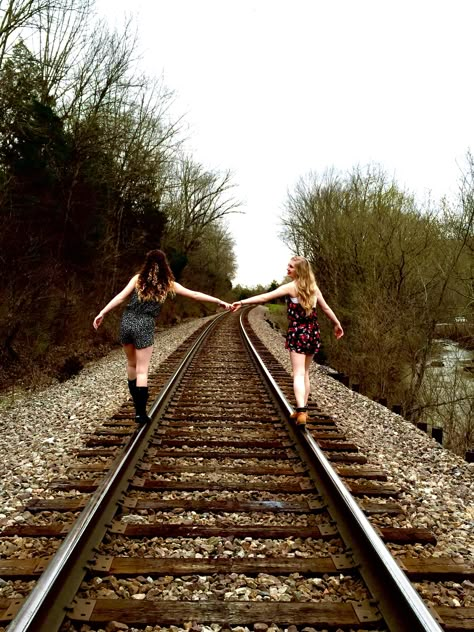 Rail Tracks Photography, Fall Train Track Photoshoot, Photos On Train Tracks, Photoshoot On Train Tracks, Photoshoot On Railway Track, Train Track Photoshoot Aesthetic, Rail Road Track Pictures, Traintrack Photoshoot Ideas, Train Track Aesthetic