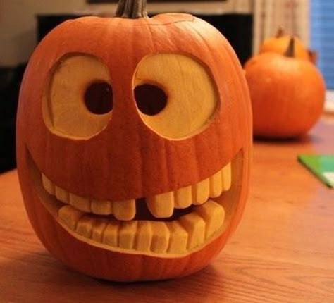 Funny Pumpkin Carvings, Cute Pumpkin Carving, Dekorasi Halloween, Halloween Pumpkin Carving Stencils, Pumpkin Carving Contest, Halloween Decor Diy, Labu Halloween, Creative Pumpkin Carving, Amazing Pumpkin Carving