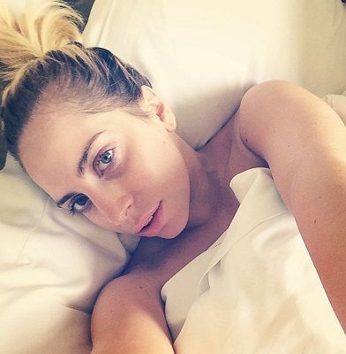 19 Quirky Images Of Lady Gaga Without Makeup Lady Gaga Instagram, Lady Gaga Without Makeup, Lady Gaga Images, All The Kardashians, Lady Gaga Makeup, Old Instagram, Celebs Without Makeup, Lady Gaga Pictures, Kardashian Family