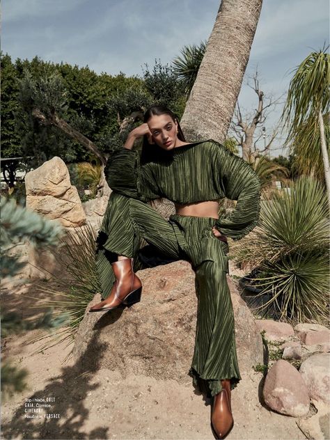 Neus Bermejo ELLE Croatia 2020 Cover Desert Fashion Editorial Joshua Photoshoot, Desert Fashion Shoot, Desert Fashion Editorial, Desert Editorial, Nature Editorial, Cactus Fashion, Desert Photoshoot Ideas, Green Gucci, Desert Photoshoot