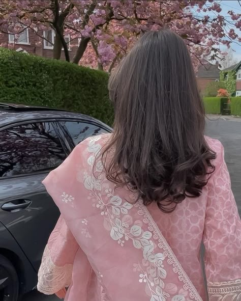 Neha Malik, Eid Pics, Eid Looks, Girls Dps, Lace Dress Design, Eid Outfits, Desi Fashion Casual, Pakistani Fancy Dresses, Beautiful Pakistani Dresses