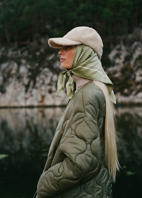 Kirsty Hume, Spanish Fashion, Scarf Outfit, Fluffy Sweater, Fall Outdoor, Pull On Boots, Outdoor Style, Fashion Shoot, Quilted Jacket