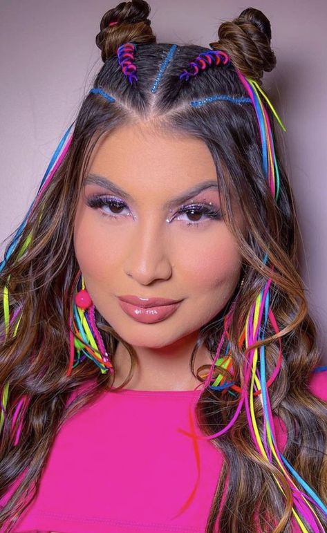 Neon Party Outfits, Carnival Hairstyles, Disco Makeup, Rave Hair, Festival Hair, Neon Party, Bandana Hairstyles, Happy Hair, Festival Makeup