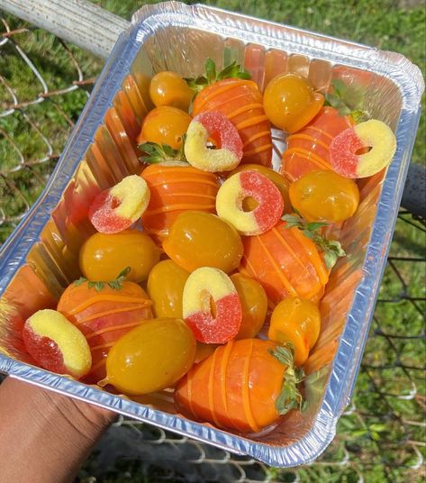 Candied Fruit Aesthetic, Peach Candy Apples, Candied Fruit Tray Ideas, Candied Fruit Tray, Candied Food, Cracked Grapes, Treats Aesthetic, Candy Fruits, Candied Grapes Recipe