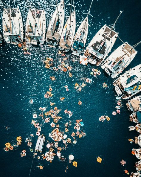 Bachelorette Yacht Party Aesthetic, Yacht Friends Aesthetic, Italy Yacht Aesthetic, Croatia Yacht Week, Yacht Lifestyle, Croatia Yacht, Italy Yacht, Yacht Europe Aesthetic, Yacht Week Croatia