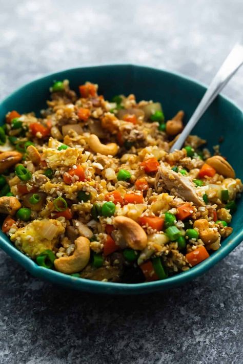 close up shot of bowl of cauliflower fried rice Cajun Chicken Wrap Recipe, Lunch Bowl Recipes, Rice With Cashews, Healthy Skillet Meals, Sweet Peas And Saffron, Lunch Bowl Recipe, Rice Egg, Gluten Free Meal Prep, Cauliflower Fried Rice Recipes