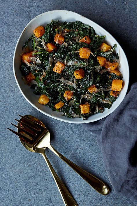 Wilted Kale Salad with Warm Mustard Shallot Vinaigrette | Tasty Yummies Paleo Recipes Wilted Kale, Spicy Butternut Squash, Savoury Meals, Shallot Vinaigrette, Anti Oxidant Foods, Kale Salad Recipes, Kale And Spinach, Recipes Delicious, Healthy Easy