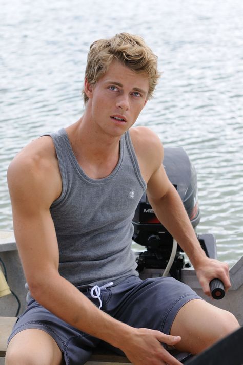 Will from H2o Blonde Actors Male, Luke Mitchell, Australian Men, Actors Male, Logan Paul, Blonde Boys, Blonde Guys, Hottest Celebrities, Male Beauty