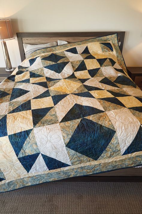 Blue Quilt Patterns, Bed Quilt Patterns, Ancient Tiles, Queen Bed Quilts, Quick Quilts, Tiled Quilt, Quilt Pattern Book, Big Block Quilts, Heart Quilt Pattern