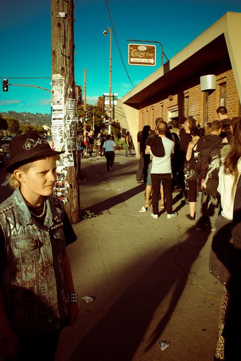 924 Gilman Street. I WILL GO THERE. 924 Gilman Street, Punk London, New York Punk Aesthetic, Underground Punk Scene, New York Punk 1970s, 70s London Punk Scene, Crust Punk, Punk Rocker, East Bay