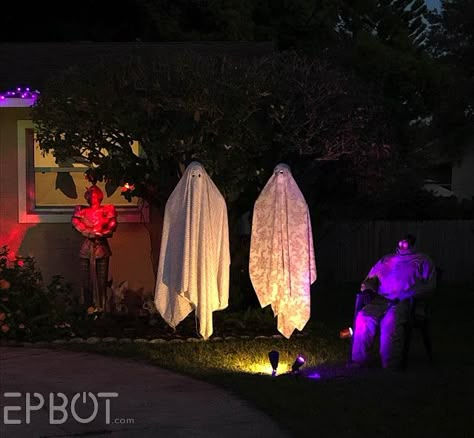 Outdoor Halloween Yard Decorations, Beetlejuice Outside Decorations, Beetlejuice Golf Cart, Beetlejuice Halloween Yard Decorations, Beetlejuice Halloween House, Beetlejuice Front Porch, Beetlejuice Graveyard Scene, Beetlejuice Front Yard, Beetlejuice Yard Decorations Diy