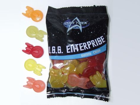 Gummies shaped like the Enterprise. WANTWANTWANT! Enterprise Star Trek, Star Trek Party, Star Trek Merchandise, Deep Space Nine, Uss Enterprise Star Trek, Star Trek Funny, Poker Night, Starship Enterprise, Star Trek Enterprise