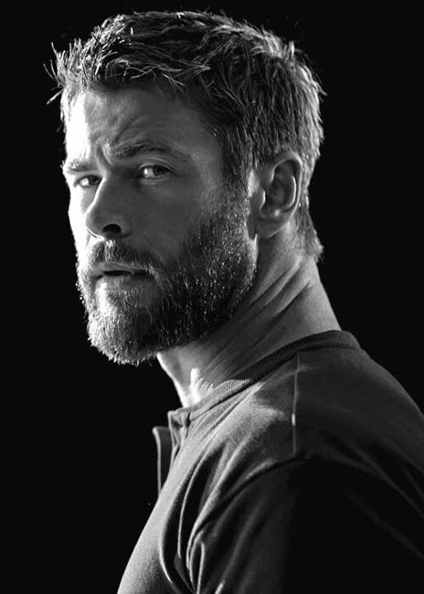 Chris Hemsworth Low Key Portraits, Christopher Hemsworth, Thor Chris Hemsworth, Hemsworth Brothers, Men Portraits, Men Portrait, Male Portrait Poses, Chris Hemsworth Thor, Thor Odinson