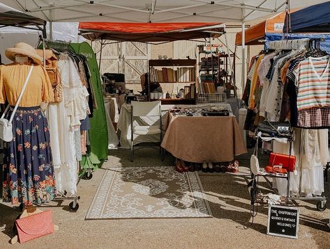 The Chiffon Cat Vintage on Instagram: “I’m popped up with @quirkyqvintage at the @sanfordindie until 5 pm today! Come shop and say hello! 💕 .⠀⠀⠀⠀⠀⠀⠀⠀⠀ .⠀⠀⠀⠀⠀⠀⠀⠀⠀ .⠀⠀⠀⠀⠀⠀⠀⠀⠀…” Antique Pop Up Shop, Vintage Pop Up Shop, Pop Up Flea Market, Vintage Clothes Pop Up Shop, Boutique Clothing Displays Amazon.com, Market Shopping, Thrift Shopping, Shop Display, Pop Up Shop