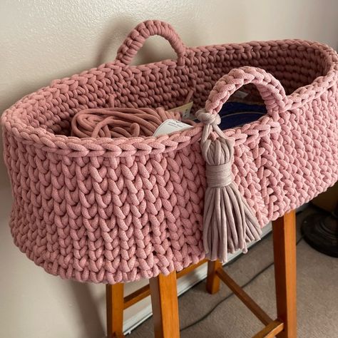 Antique pink baby bassinet Baby Bassinet, Antique Pink, Baby Crochet, Pink Baby, Crochet Stuff, Bassinet, Baby Pink, Crochet Baby, Crochet Projects