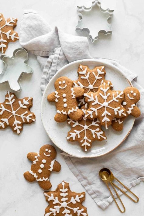 Best Gingerbread Cookie Recipe, Healthy Gingerbread Cookies, Best Gingerbread Cookies, Soft Gingerbread, Soft Gingerbread Cookies, Ginger Bread Cookies Recipe, Desserts Vegan, Spice Cookies, Ginger Cookies