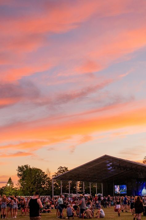 Summer sunsets are better with Country Music 🤠 At Boots and Hearts Music Festival in Ontario, Canada! Country Music Festival Aesthetic, Boots And Hearts Festival, Country Concert Aesthetic, Summer Festival Aesthetic, Camping Music Festival, Country Music Aesthetic, Event Moodboard, Boots And Hearts, Sunset Music Festival