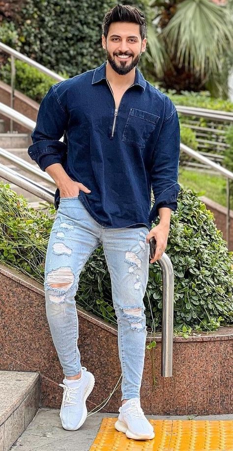 denim shredded jeans with blue tshirt No Sleeve Jacket, Shredded Jeans, You Look Fab, Plaid Trousers, Mens Fashion Blog, Black Ripped Jeans, Turtleneck Shirt, The Best Outfits, Polo Neck