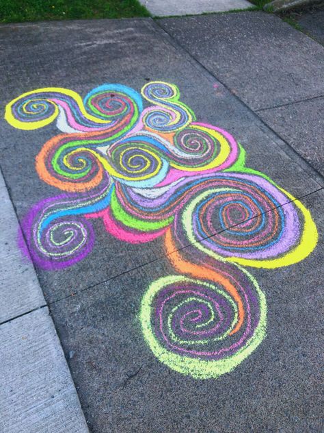 Chalk Inspiration, Driveway Chalk, Sidewalk Ideas, Chalk Pictures, Fun Chalk Art, Chalk Ideas, Chalk Design, Chalk Wall, Sidewalk Chalk Art