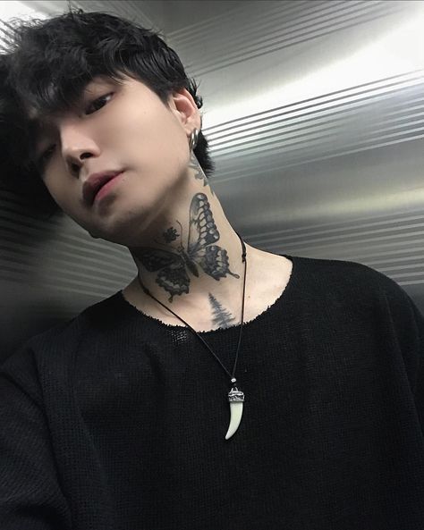 Neck Tattoo Ideas, Tattoo Male, Butterfly Neck Tattoo, Kore Ulzzang, Neck Tattoo For Guys, Hair Tattoos, Boy Tattoos, Anime Guys Shirtless, Cute Asian Guys