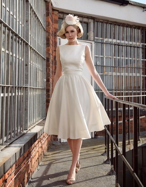 Audrey Hepburn wedding dress | Tobi Hannah                                                                                                                                                                                 More Audrey Hepburn Wedding Dress, Tea Length Wedding Dress Vintage, Wedding Dresses 50s, Informal Wedding Dresses, Midi Wedding Dress, Tea Length Wedding, Pnina Tornai, Trendy Wedding Dresses, Wedding Robe