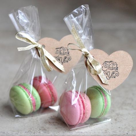 Macaroon Favors, Cupcake Wedding Favors, Macaron Packaging, Kue Macaroon, Wedding Macarons, 귀여운 음식 그림, Packaging Ideas Business, Gifts Wrapping Diy, Wedding Favors Cheap