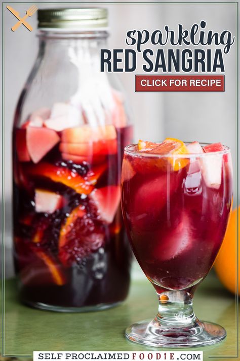 Virgin Sangria, Apple Cider Sangria Recipe, Moscato Sangria, Non Alcoholic Sangria, Red Sangria Recipes, Easy Sangria Recipes, Sparkling Red Wine, Red Wine Sangria, Christmas Sangria