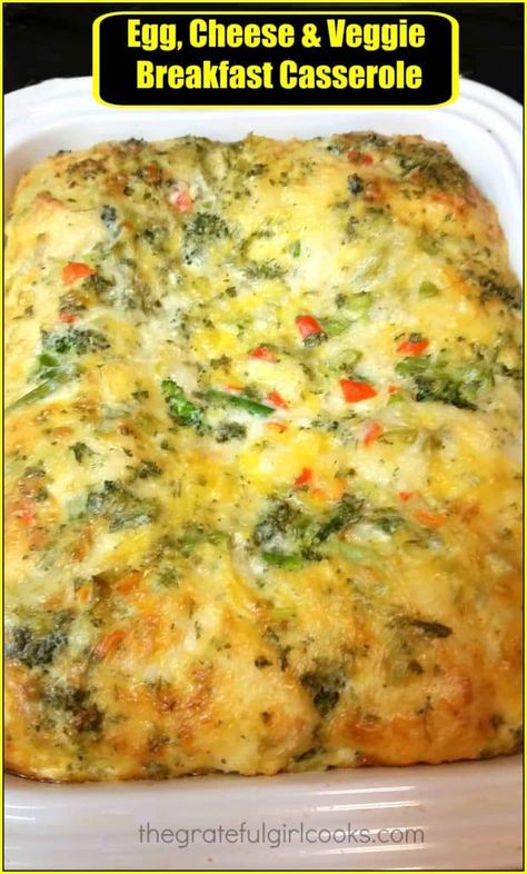 Egg, Cheese & Veggie Breakfast Casserole / The Grateful Girl Cooks! Egg Bake With Cottage Cheese, Meatless Breakfast Casserole, Egg And Veggie Casserole, Breakfast Egg Casserole Recipes, Veggie Breakfast Casserole, Sweet Breakfast Casserole, Recipe For Ham, Meatless Breakfast, Vegetarian Breakfast Casserole