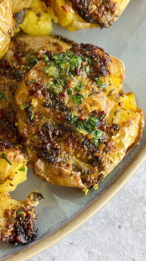 Lemon & Herb Smashed Potatoes - Something Nutritious Smashed Potatoes Baked, Herb Marinade, Garlic Smashed Potatoes, Smashed Potatoes Recipe, Greek Potatoes, Lemon Potatoes, Favorite Dips, Vegan Main Dishes, Lemon Herb