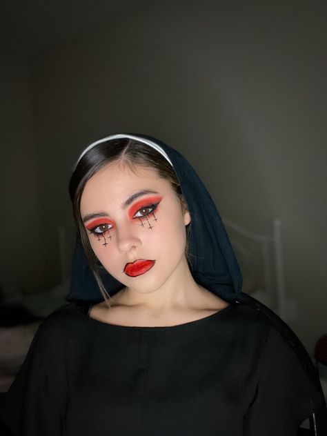 Nun Makeup Halloween, Halloween Makeup Inspo, Nun Halloween, Euphoria Party, Nun Costume, The Nun, Racun Shopee, Halloween Makeup Easy, Nails Halloween