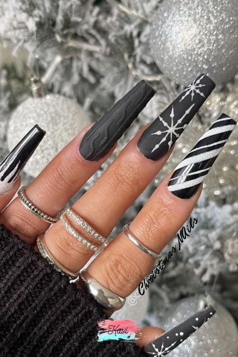 Black Christmas Nails, Winter Gel Nails, New Years Nail Designs, Candy Cane Nails, Red Christmas Nails, Black Acrylic Nails, Christmas Gel, Holiday Nail Designs, Christmas Gel Nails