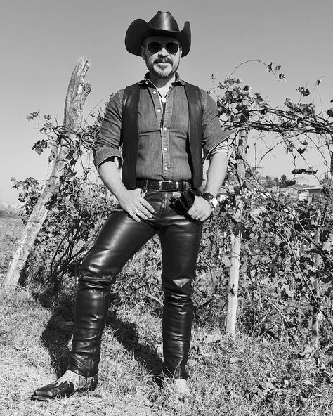 Leather pants cowboy Cowboy Chaps, Leather Jeans Men, Tight Leather Pants, Leather Waistcoat, Urban Cowboy, Cowboy Up, Gay Fashion, Puffy Coat, Leather Jeans