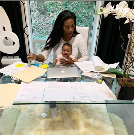 Working Women Aesthetic, Nipsey Hussle And Lauren London, Girl Boss Aesthetic, Boss Aesthetic, Black Success, Black Motherhood, Kenya Moore, Mommy Moments, Business Woman Successful