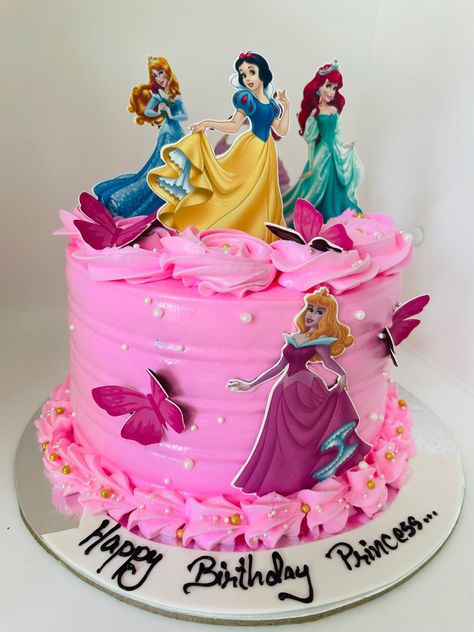 3 pounds vanilla cake with disney theme Disney Princess Cake Design, Disney Princess Theme Cake, Disney Princess Cake Ideas, Princess Party Cake, Princess Theme Cake, Disney Princess Cake Topper, Decor Tort, Cake Styles, Paw Patrol Birthday Theme