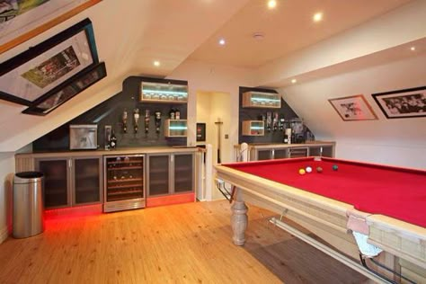 Games room and bar Sloped Ceiling Bar Ideas, Loft Conversion Games Room, Attic Game Room, Attic Renovation Ideas, Attic Lighting, Attic Doors, Den Ideas, Attic Playroom, Small Attic