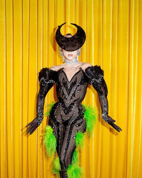 Sasha Velour (@sashavelour) • Instagram photos and videos Gown And Gloves, Sasha Velour, Drag Queen Costumes, Best Drag Queens, Green Feathers, Drag Queen Outfits, Braces Colors, 90s Fashion Men, Drag King