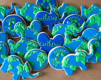 Earth Day Cookies, Earth Day Games, Heart Cookies Recipe, Bingo For Kids, Astronaut Birthday, Chocolate Lollipops, Horse Treats, Space Birthday, Craft Kits For Kids