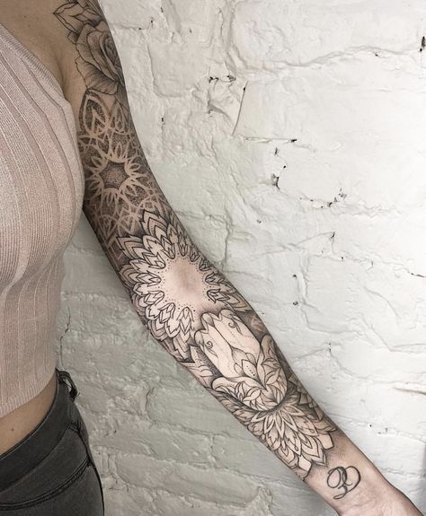 M Tattoos, Tattoo Zeichnungen, Cat Tattoos, Inspiration Tattoos, Tiny Tattoo, Full Sleeve Tattoo, Lotus Tattoo, Best Sleeve Tattoos, Tattoo Feminina