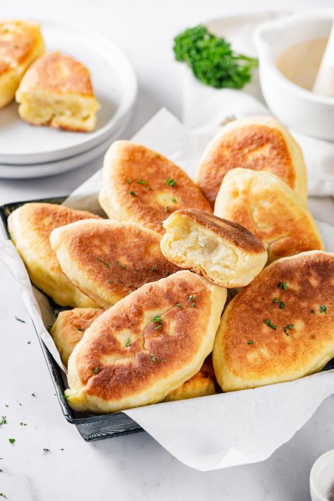 Pirozhki Recipe, Piroshky Recipe, Russian Pastries, Potato Filling, Leftover Mashed Potatoes, Ukrainian Recipes, Homemade Pastries, Russian Food, Yeast Bread