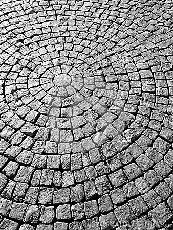 Circular Paving, Cobblestone Patio, Cobblestone Driveway, Pavement Design, Paving Pattern, Paving Ideas, Paver Designs, Paving Design, Brick Path