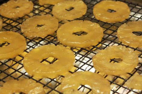 Pineapple Candy Recipe, Blackberry Vine, Dehydrate Pineapple, Candied Fruit Recipes, Fruit Cake Recipe Christmas, Fruit Leather Recipe, Candied Orange Slices, Candied Pineapple, Chopped Pineapple