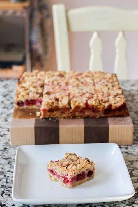 Sour Cherry Crumble Bars, Sour Cherry Crumble, Sour Cherry Cobbler, Cherry Crumble Bars, Cherry Bars Recipe, Grapes Recipes, Sour Cherry Recipes, Things To Bake, Sour Cherry Jam