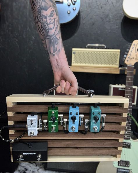 Diy Synthesizer, Pedalboard Design, Diy Pedalboard, Guitar Pedal Boards, Amp Settings, Diy Guitar Pedal, Guitar Storage, Pedal Boards, Home Music Rooms