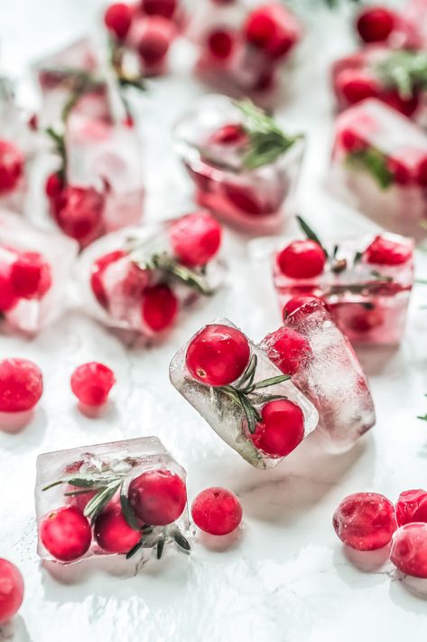 Cranberry Ice Cubes Recipe - Frugal Mom Eh! Decorative Ice Cubes Ideas, Cranberry Orange Ice Cubes, Xmas Ice Cubes, Christmas Ice Cube Ideas, Cranberry Rosemary Ice Cubes, Infused Ice Cubes Cocktails, Holiday Ice Cubes Cocktails, Christmas Ice Cubes Cocktails, Cranberry Ice Cubes Holiday Drinks