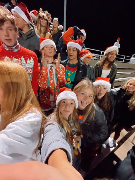 Christmas Football Theme Outfits, Christmas Spirit Week Outfits, Fnl Fits, Game Day Themes, Fnl Outfits, Football Game Themes, Football Face Paint, Football Season Outfits, Grade Goals