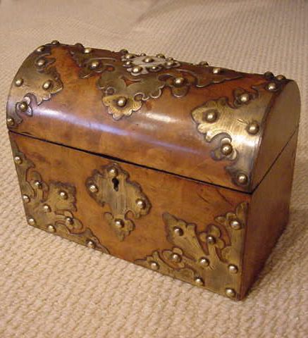 Trinket Box Wooden Trunk, Wooden Trunks, Antique Trunk, Vintage Trunks, Box Chest, Vintage Boxes Wooden, Miscellaneous Items, Old Boxes, Wooden Chest