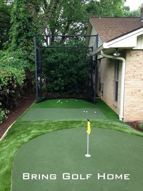 Practice area off the side of an amazing putting green in Dallas, Tx. Golf Yard, Golf Backyard, Home Golf Simulator, Backyard Golf, Golf Practice Net, Green Backyard, Golf Room, Golf Net, Golf Diy