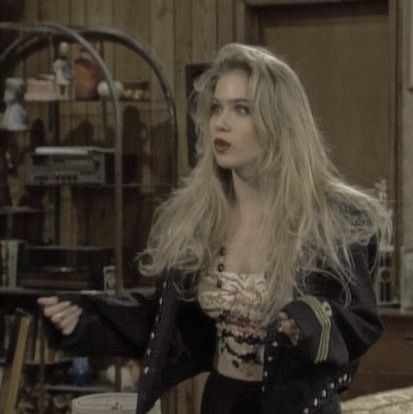 80s Hair Tutorial, Kelly Bundy, 1980s Hair, Christina Applegate, 80s Hair, Married With Children, Grunge Girl, Fashion Tv, Hair Goals