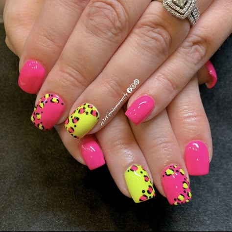 Neon Pink Leopard Nails, Neon Flower Nails, Pink And Yellow Nails, Yellow And Pink Nails, Pink Leopard Nails, Bright Summer Nails Designs, Cheetah Nail Designs, Neon Nail Designs, Gel Nail Art Designs