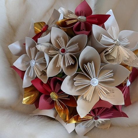 ⭐⭐⭐⭐⭐ "Great service and beautiful bouquet and boutinere. Renee was great in timely communication and worked with me to customize on a tight timeline" This Harry Potter inspired bouquet was so much fun to make and I have the best clients! Paper Flower Backdrop Wedding, Decoration Backdrop, 1st Wedding Anniversary Gift, Flower Backdrop Wedding, Wall Flowers, Backdrop Wall, Paper Flower Art, Gold Wall Decor, Flower Wall Backdrop